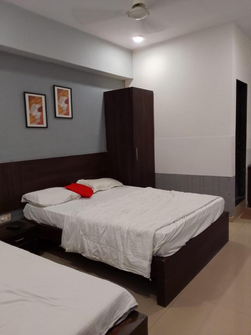 Infinity Rooms & Banquet Surat Exterior photo