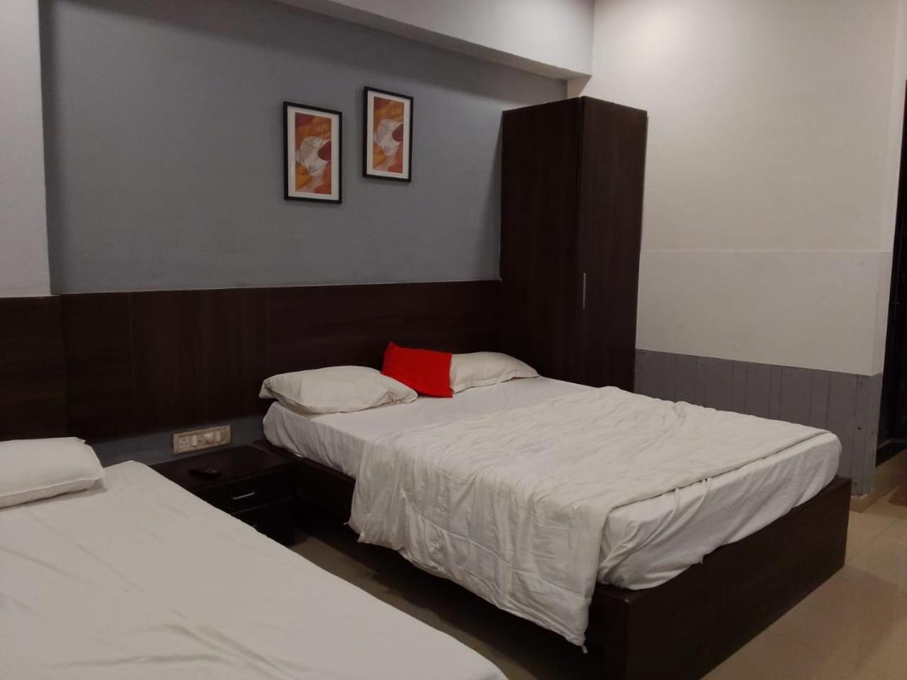 Infinity Rooms & Banquet Surat Exterior photo